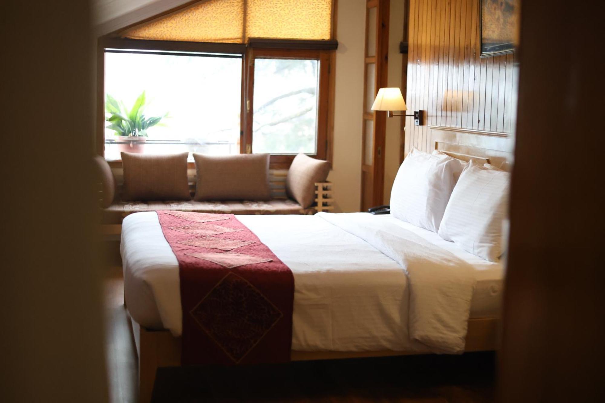 Hotel Willow Banks - Boutique 4 Star Hotel On The Mall Road Shimla Esterno foto