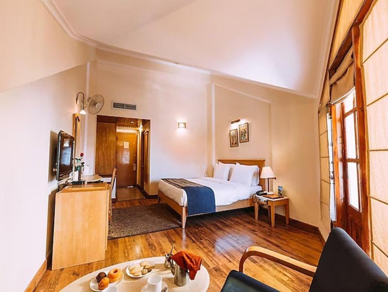 Hotel Willow Banks - Boutique 4 Star Hotel On The Mall Road Shimla Esterno foto