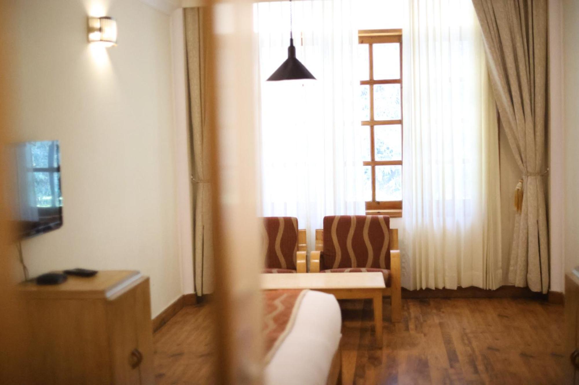 Hotel Willow Banks - Boutique 4 Star Hotel On The Mall Road Shimla Esterno foto