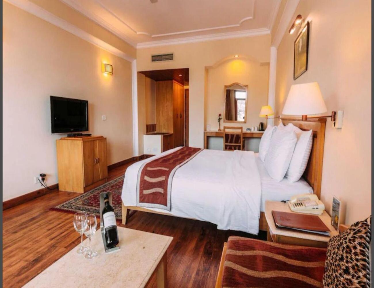 Hotel Willow Banks - Boutique 4 Star Hotel On The Mall Road Shimla Esterno foto