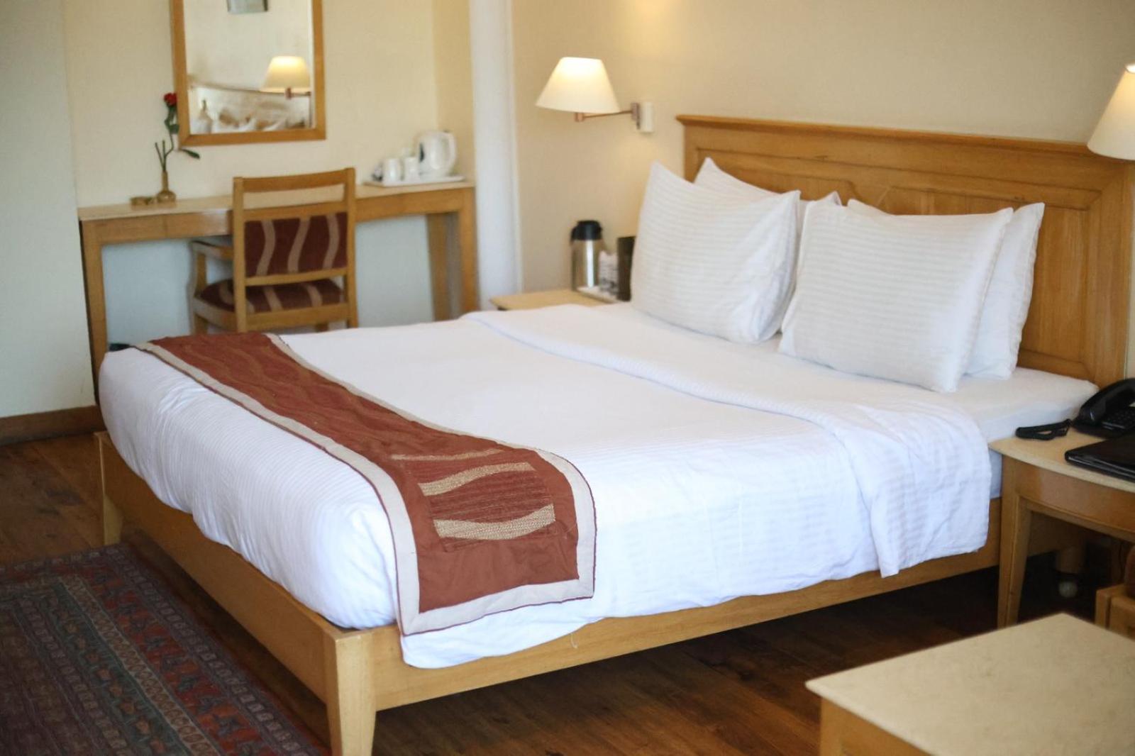 Hotel Willow Banks - Boutique 4 Star Hotel On The Mall Road Shimla Esterno foto